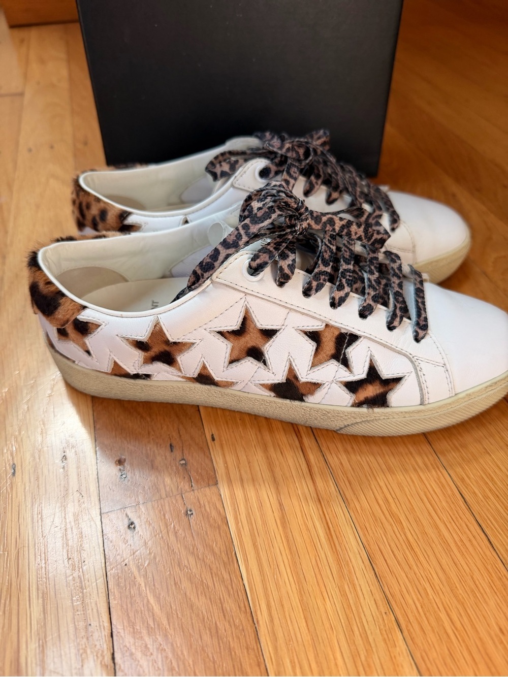 Saint Laurent White Leather Low-Top Sneakers with Leopard Star Detail - Picture 2 of 9